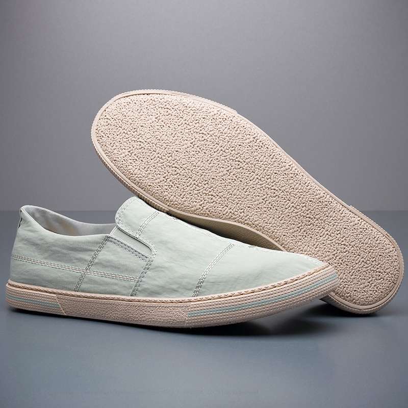 Casual men's slip-on shoes with a contemporary look, featuring comfort and lightweight construction.