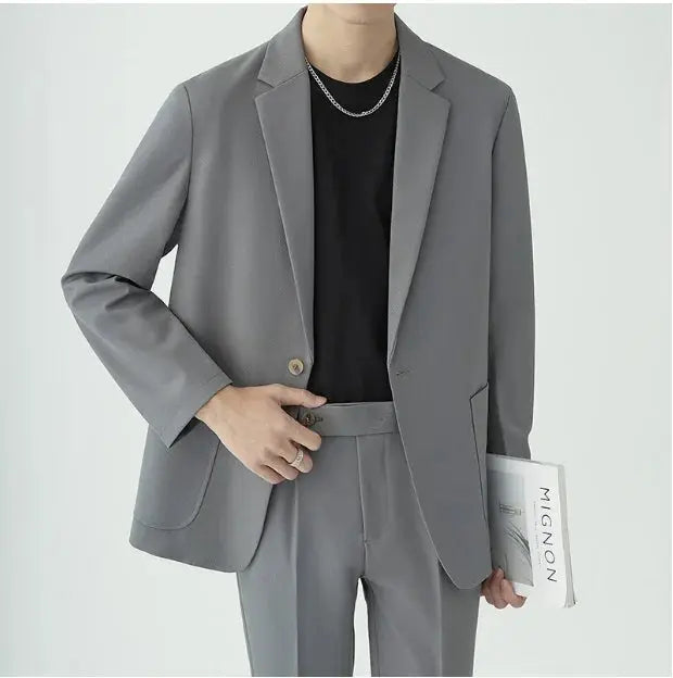 Elegant two-piece men's minimalist suit, ideal for business meetings, weddings, or special occasions.