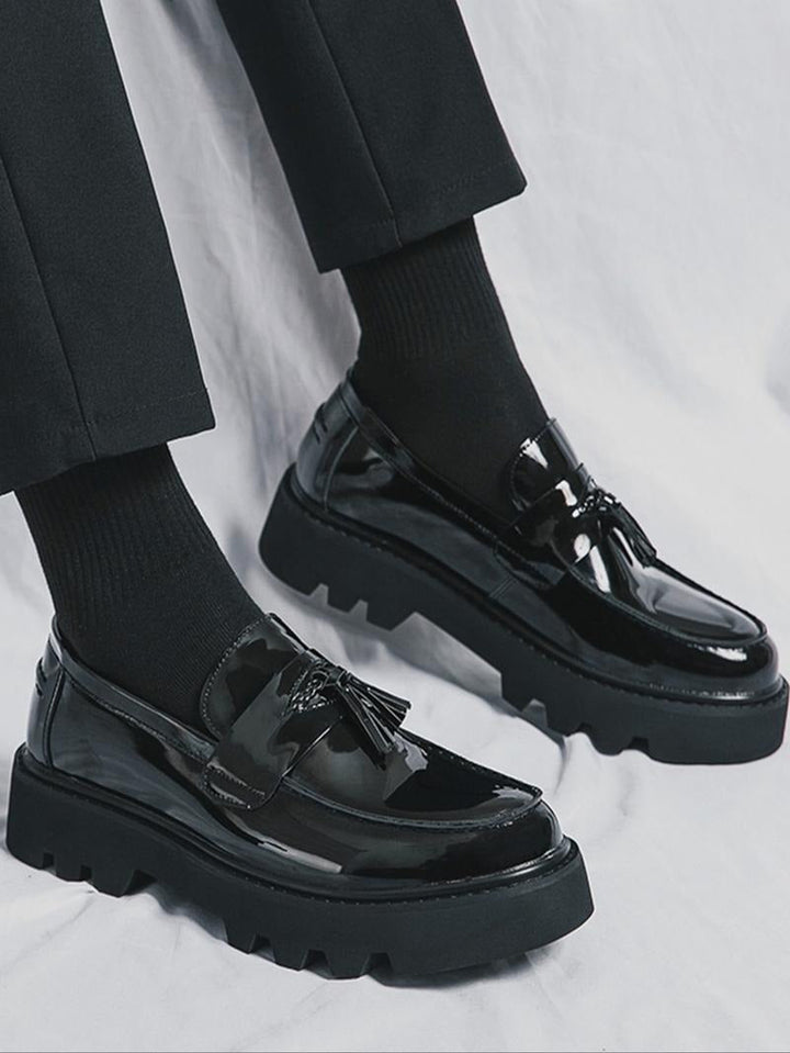 Men's Montepulciano Tassel Loafers, elegant slip-on dress shoes for formal or casual wear, polished finish.