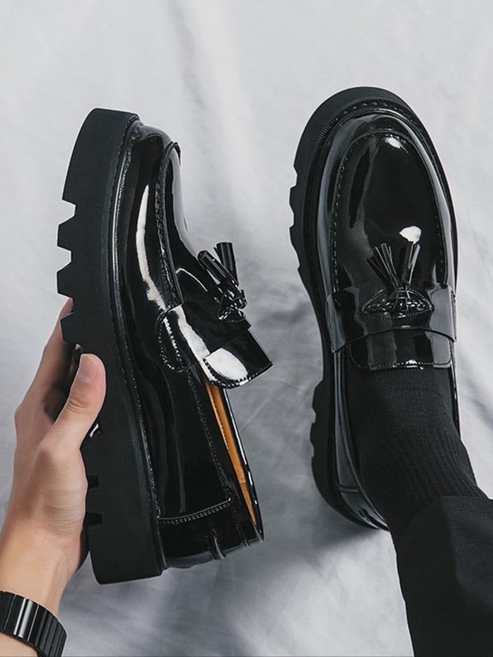 Montepulciano men's tassel loafers, premium dress shoes, polished and comfortable slip-ons for elegant style.