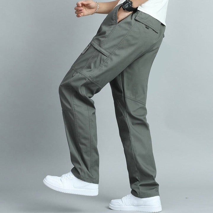 Rugged men's durable cargo pants, featuring strong fabric and practical multi-pockets for utility.