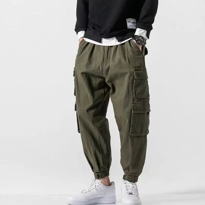 Comfortable men's heavyweight cargo joggers, tapered fit, ideal for casual everyday wear.
