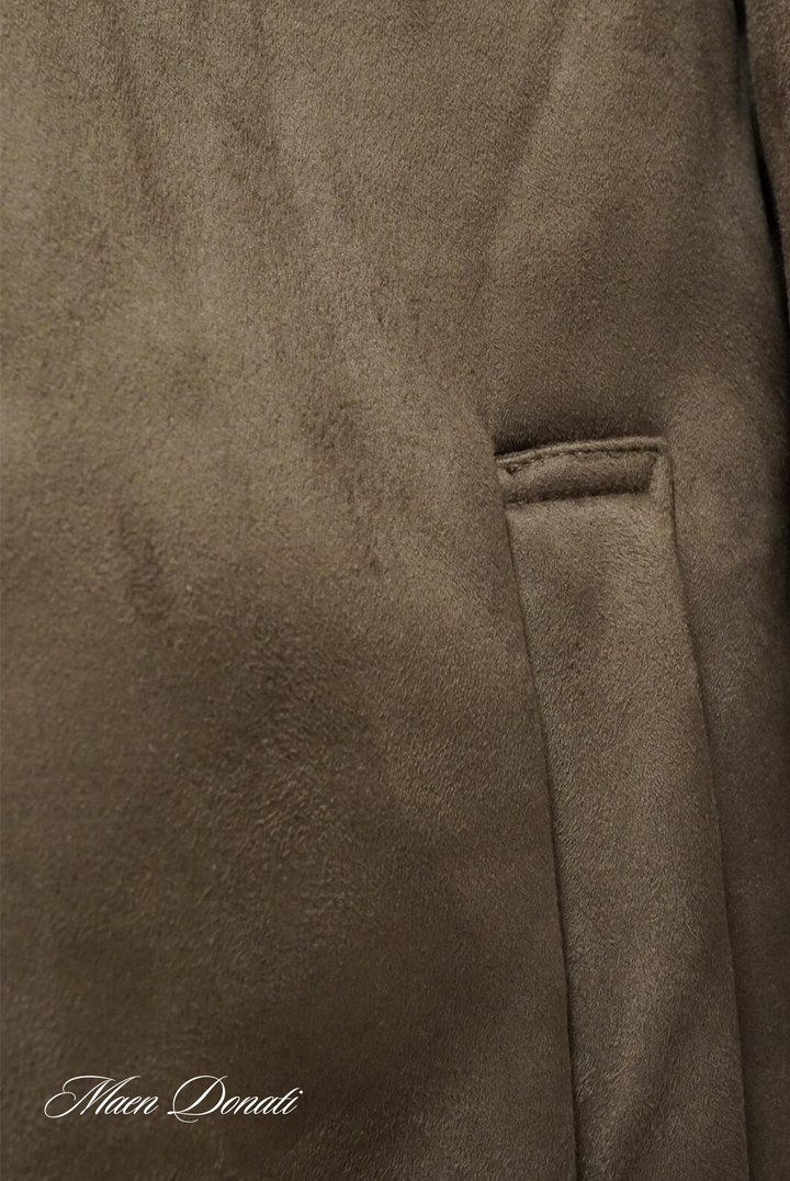 Modern men's winter bomber, Nolan design, offering warmth and a minimalist aesthetic.