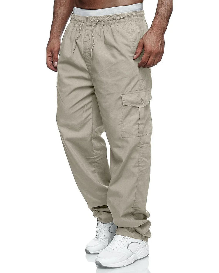 Nolan comfortable men's pants, sustainable and versatile with practical pockets for daily use.