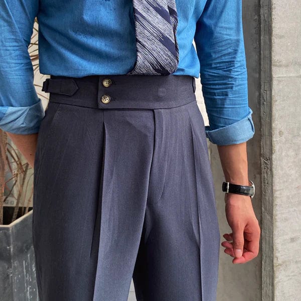 Modern men's adjustable smart trousers in a classic cut, designed for everyday versatility and comfort.