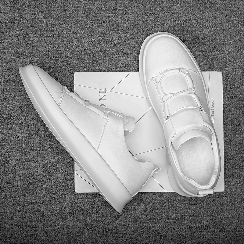 Athletic casual white Orlando men's sneakers, combining classic style with comfort footwear.