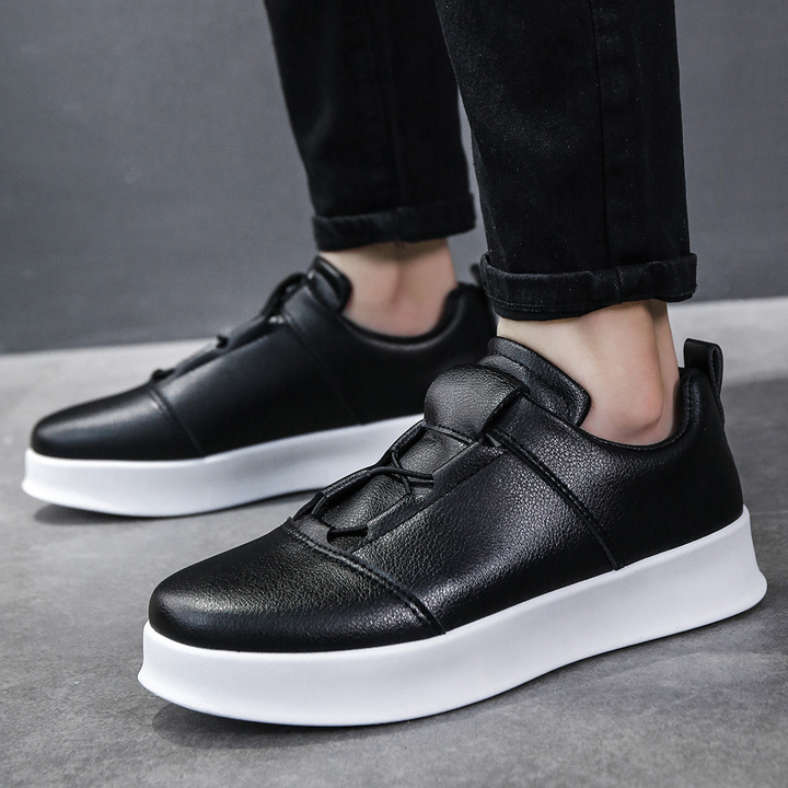 Top view of Orlando men's comfort walking shoes, classic design for everyday casual adventures.