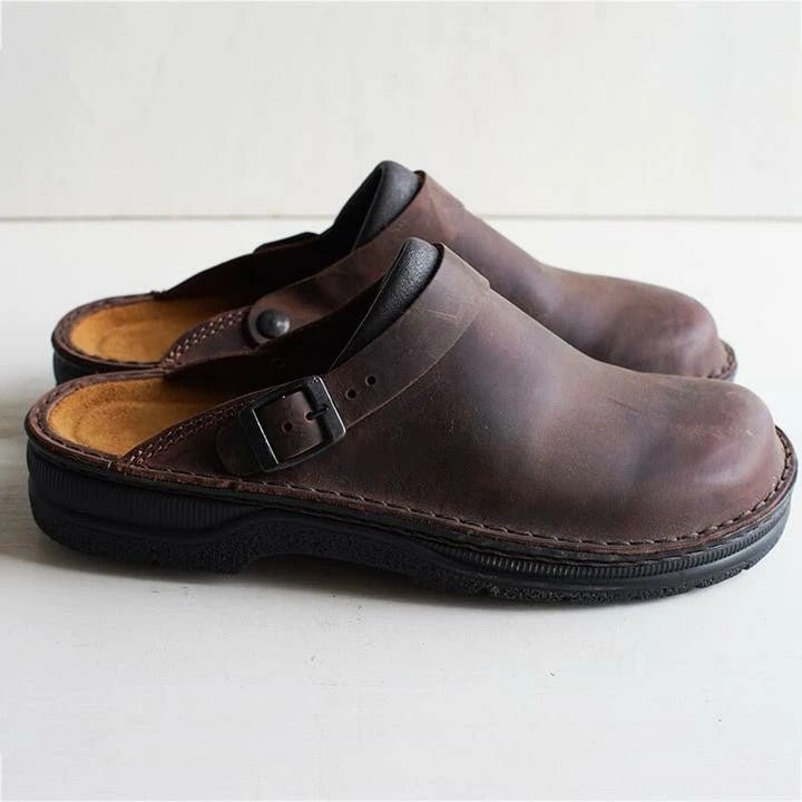 Men's orthopedic clogs in black, offering all-day comfort, support, and foot pain relief for daily wear.