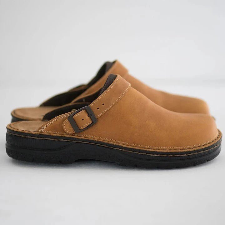 Lightweight, breathable men's slip-on clogs, perfect as comfort shoes for work or casual daily wear.