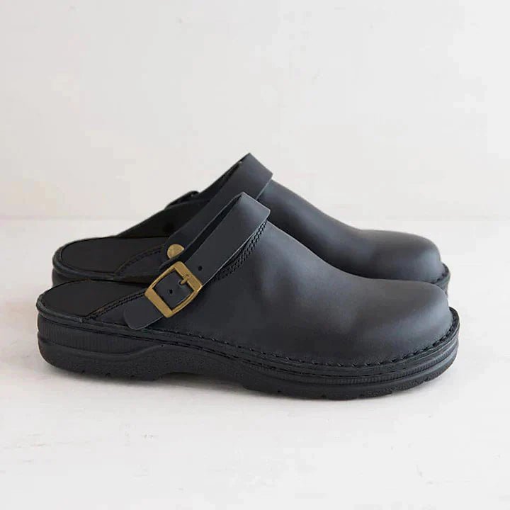 Close-up of men's orthopedic clogs with arch support, designed for superior comfort and healthy foot support.