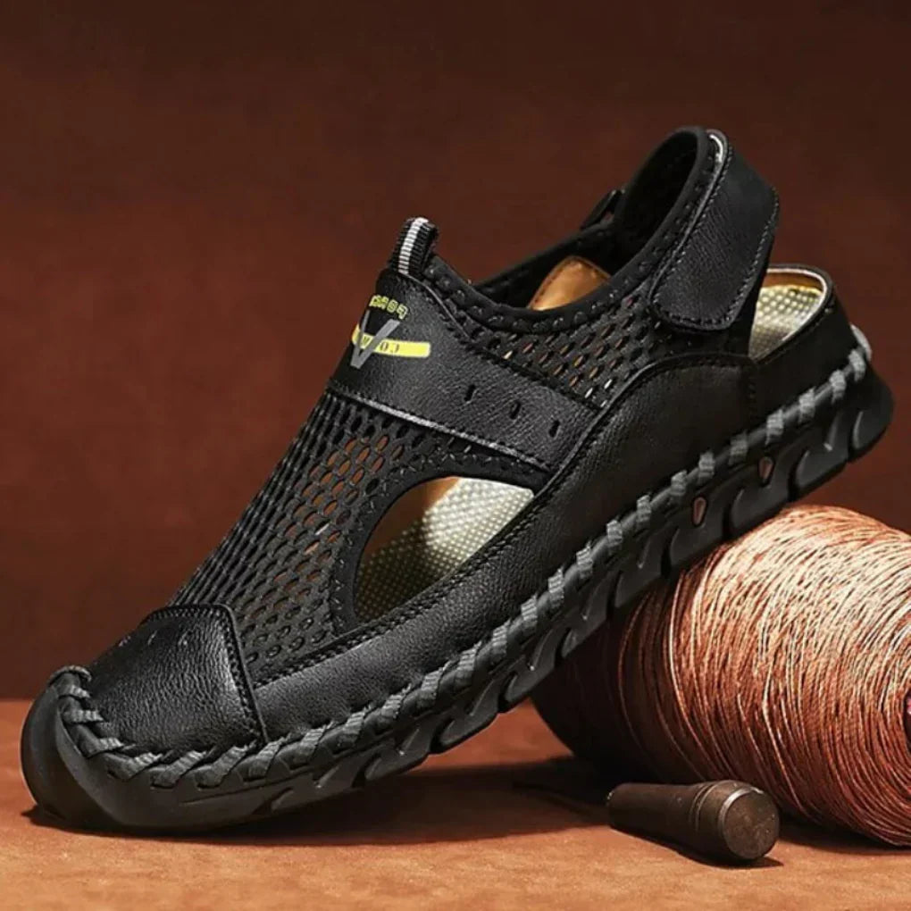 Breathable men's comfort sandals, ideal for walking. Features strong arch support for active summer days.