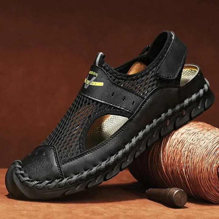 Breathable men's comfort sandals, ideal for walking. Features strong arch support for active summer days.