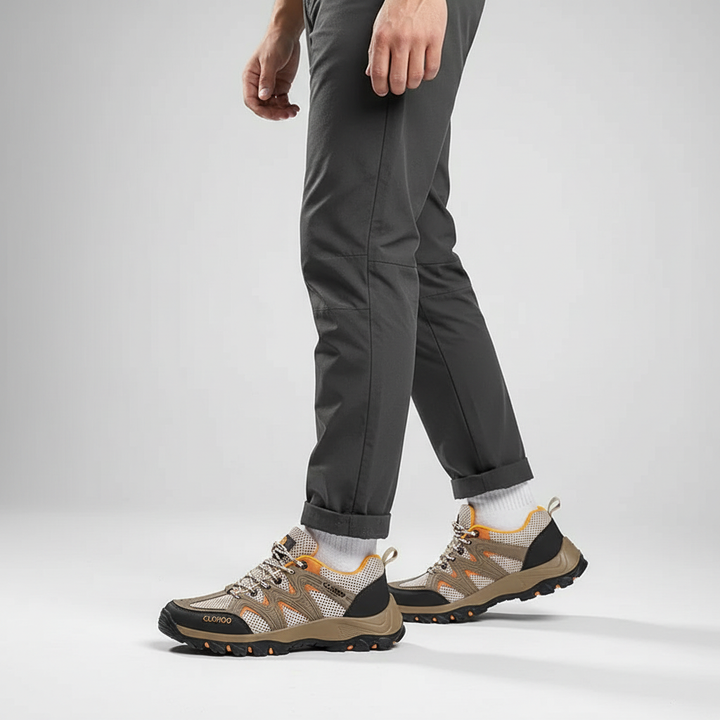 Men's sneakers for outdoor use, trail running specific with reinforced toe and traction lugs