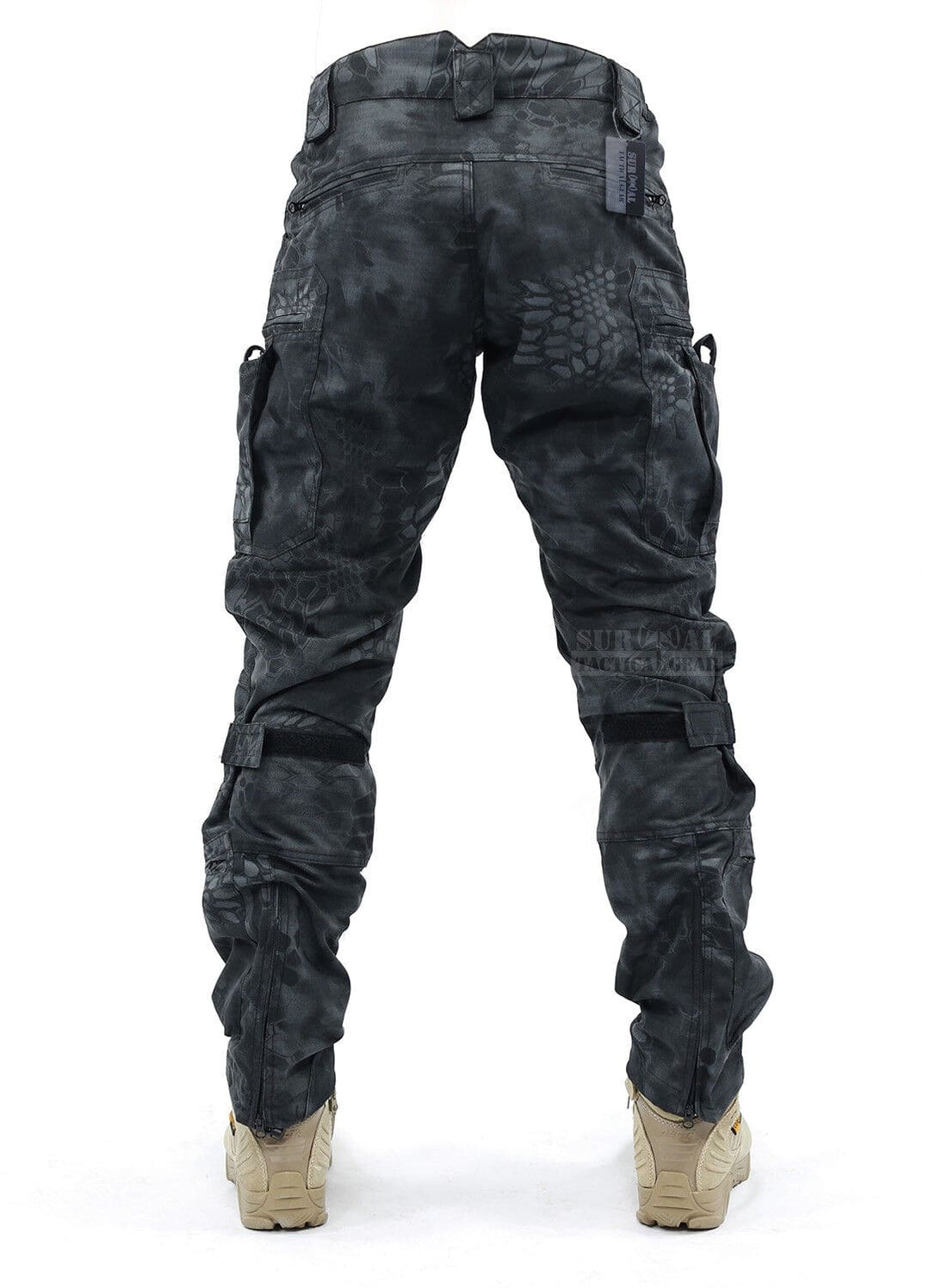 Mens Luis cargo pants in action, suitable for tactical outdoor activities and demanding work environments