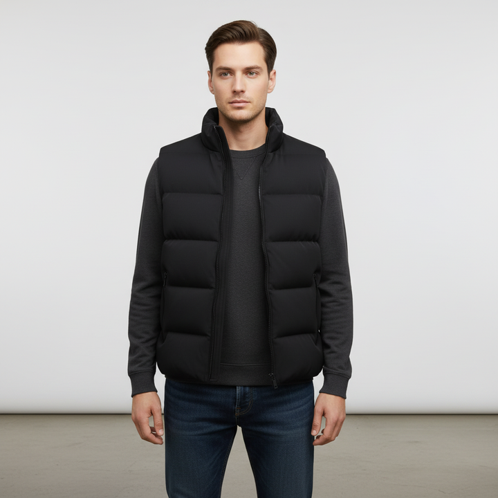 Casual men's outdoor gear vest in a versatile style, perfect for layering in cold weather