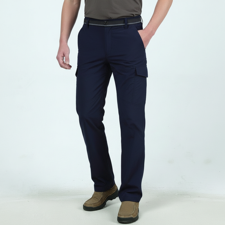 Men's hiking gear: breathable and water-repellent cargo pants in an outdoor setting.