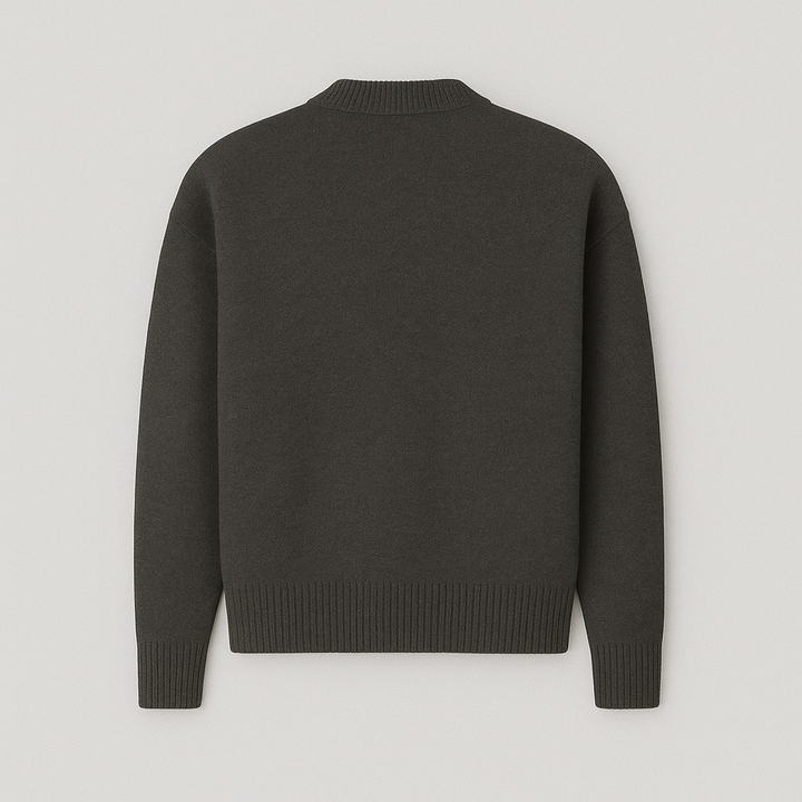 All-season men's oversized sweater, comfortable crew neck with a vibrant heart motif, offering relaxed casual fashion.