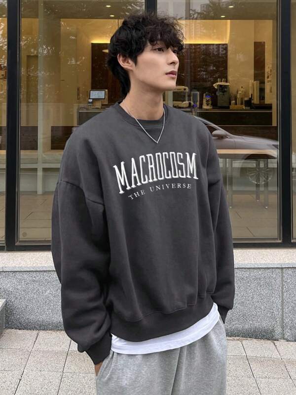 Men's oversized graphic sweatshirt with a relaxed fit, perfect for casual streetwear style and everyday comfort.