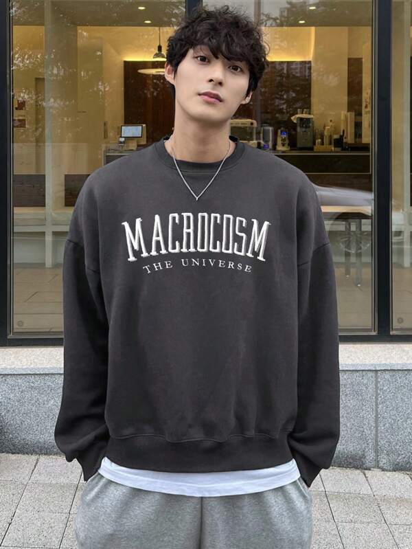 Versatile men's oversized graphic sweatshirt, a long sleeve crewneck top for relaxed, comfy streetwear.