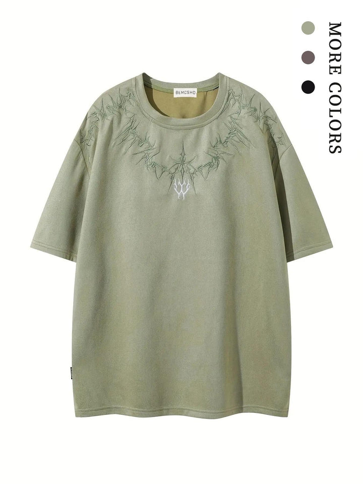 Model wearing a modern men's oversized t-shirt in solid color. Perfect for versatile everyday casual fashion.