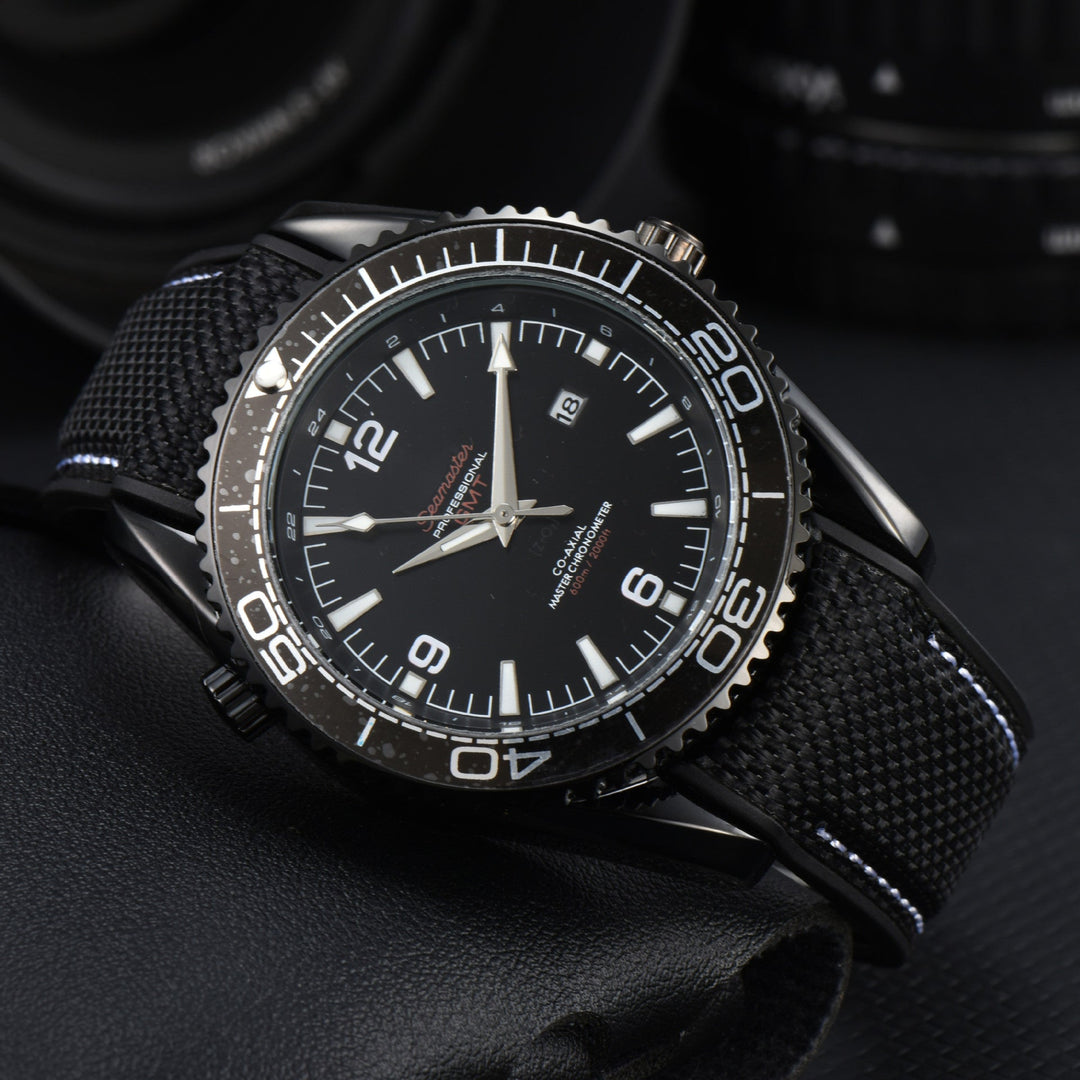 Men's oversized sport watch with rotating bezel, luminous dial & date window. Perfect casual athletic style.