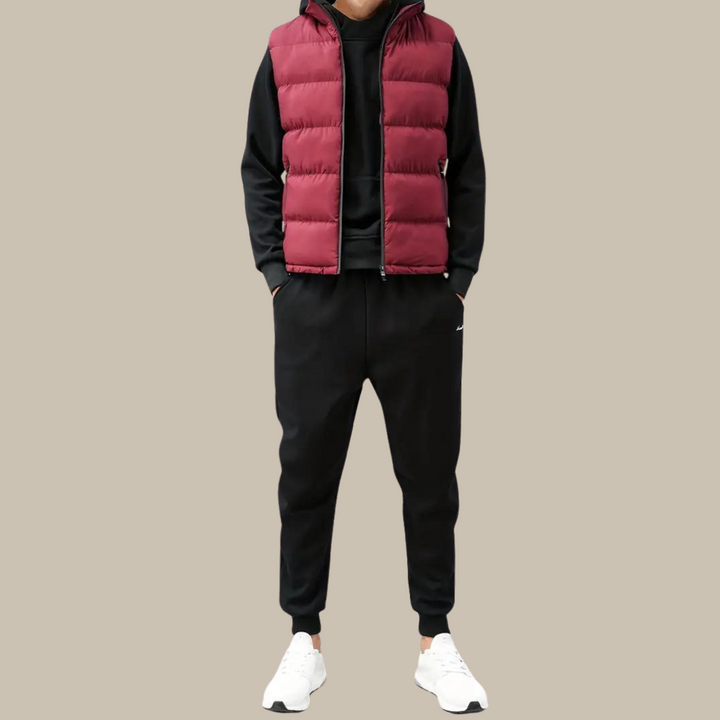 Stylish men's padded vest, water-repellent, perfect for layering and modern men's fashion.