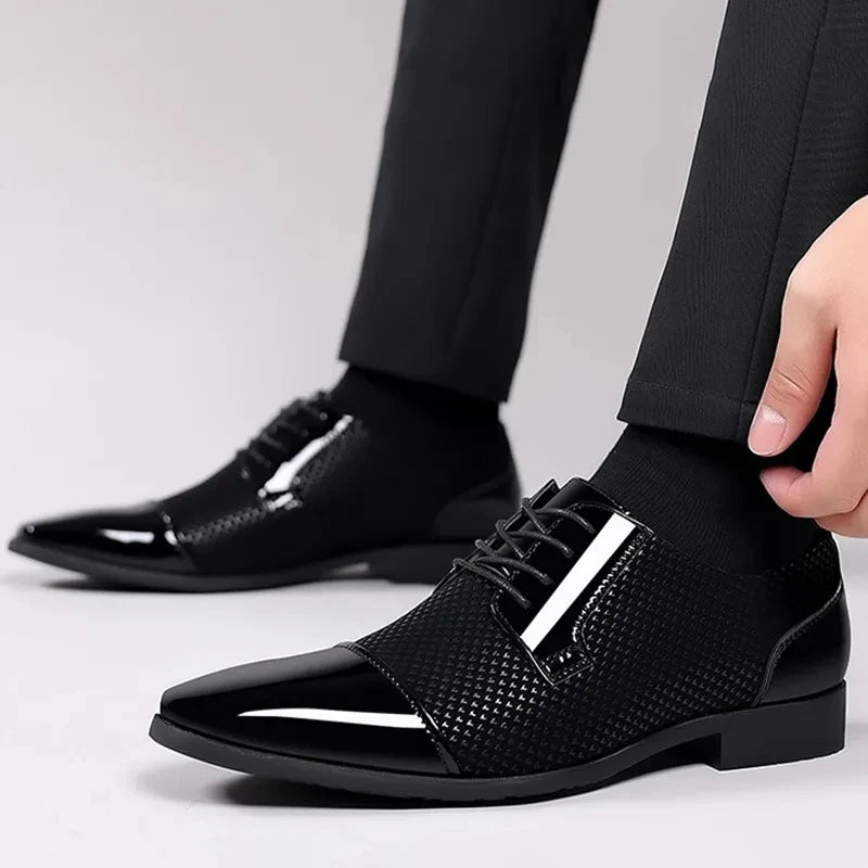 Smart men's patterned knit oxford shoes, blending comfort, style, and durability.