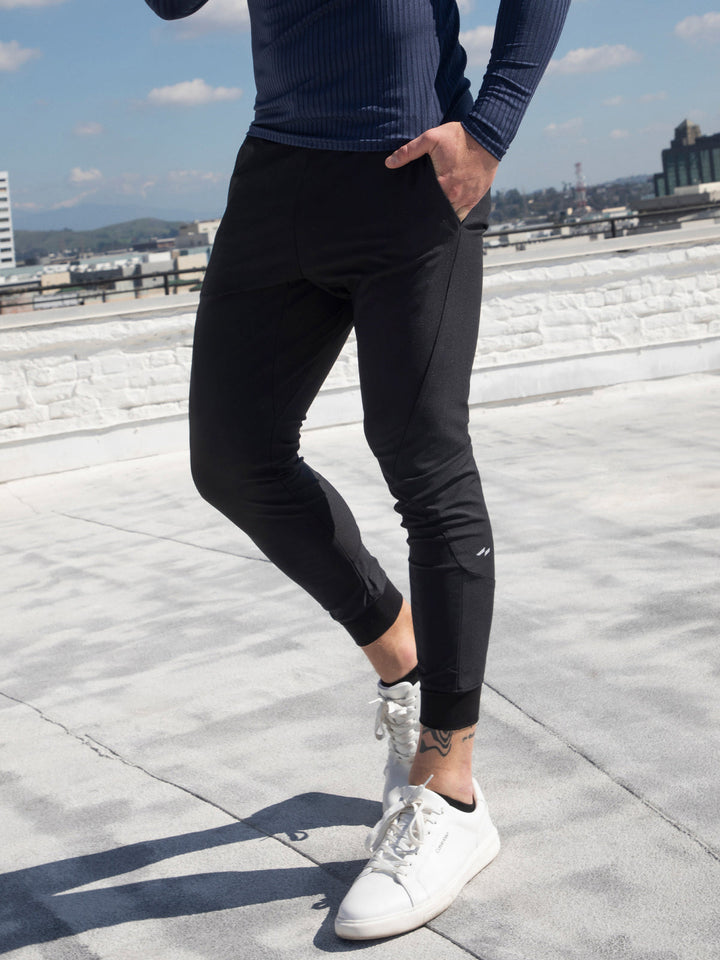Flexible men's stretch pants, performance joggers ensuring ultimate movement & casual comfort.