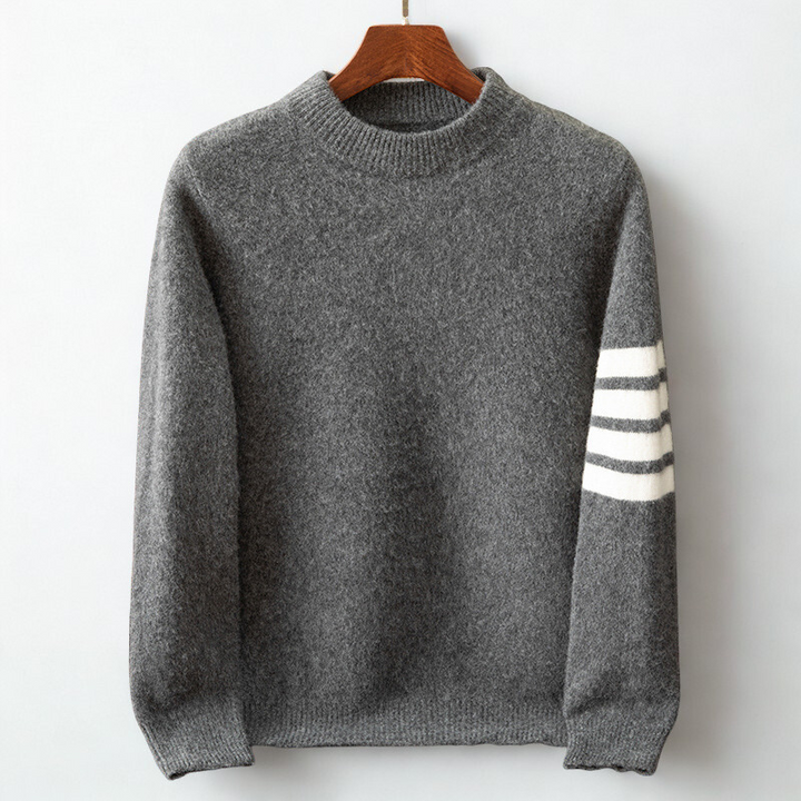 Men's casual plush sweater. Warm pullover with sporty sleeve stripes, offering cozy comfort for everyday autumn/winter wear.