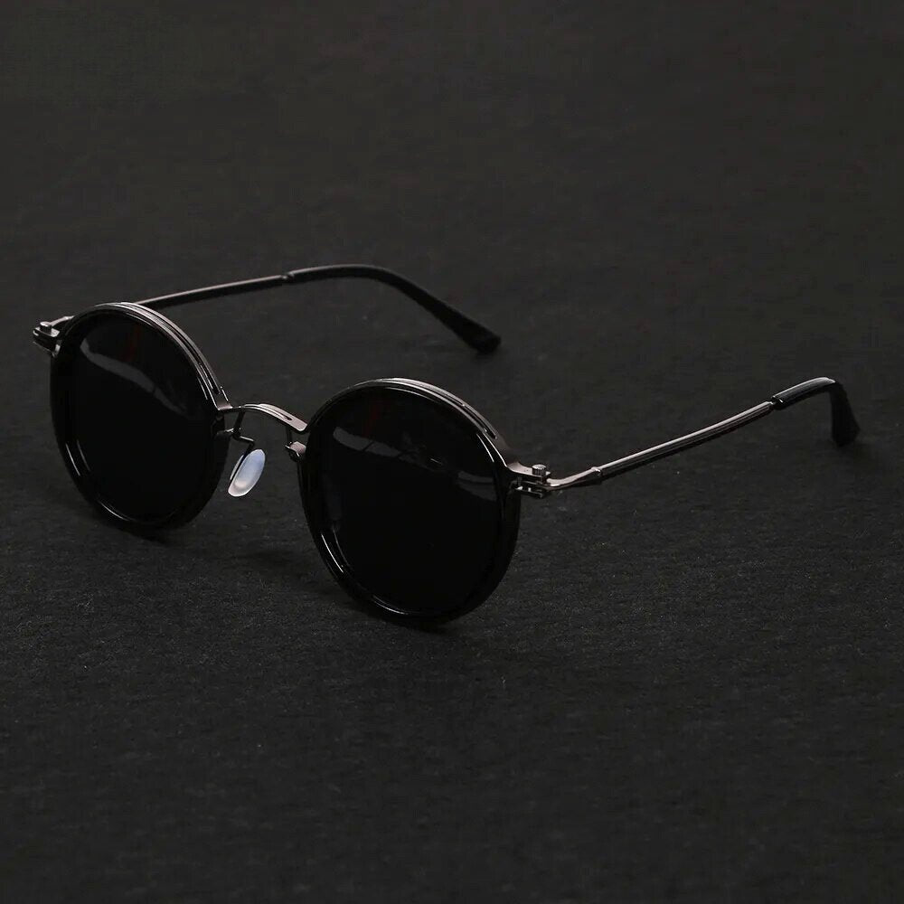 Fashionable men's double bridge sunglasses with polarized lenses. Metal frame eyewear for summer & UV protection.
