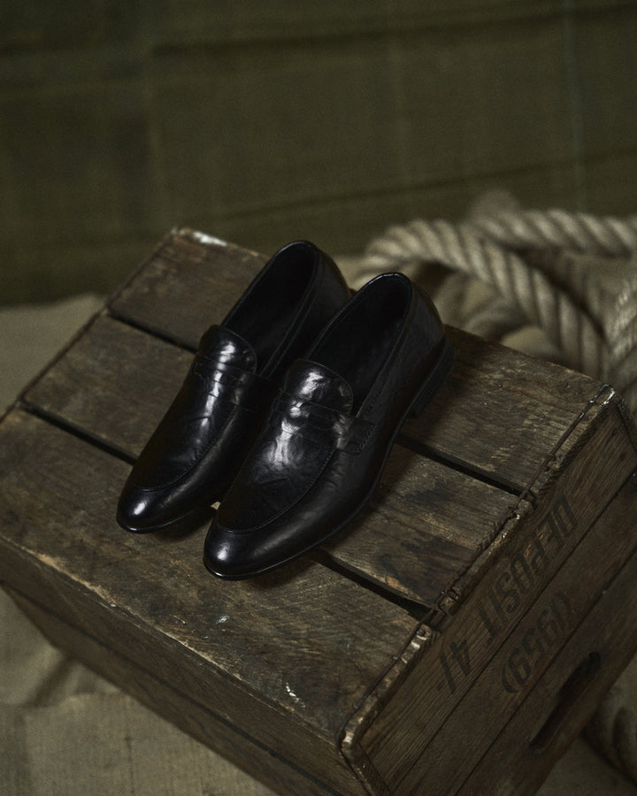 Classic men's slip-on leather dress shoes in polished black, ideal for office and events.