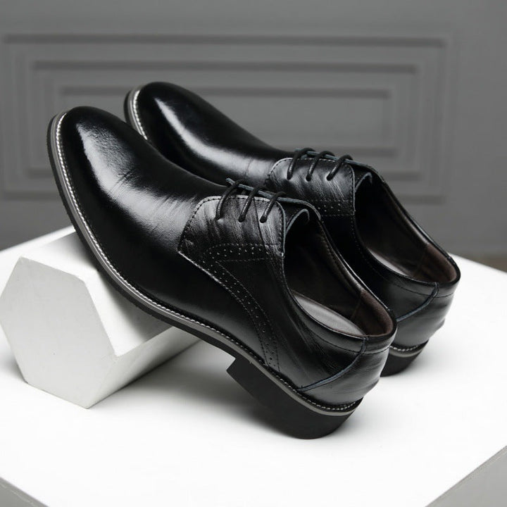 Sophisticated men's polished lace-up oxford shoes for formal business events & elegant occasions.