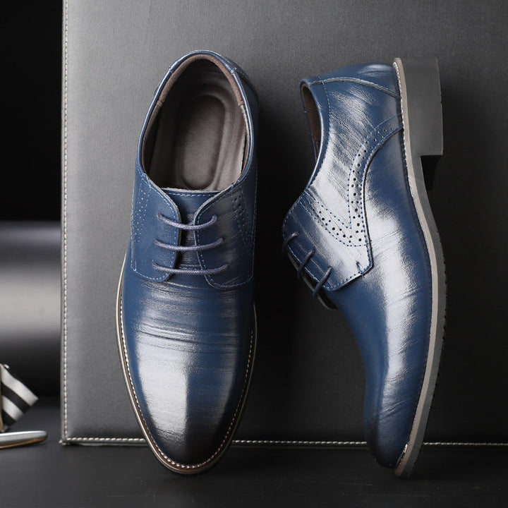 Comfortable men's lace-up oxford dress shoes, ideal for long office hours & formal events.