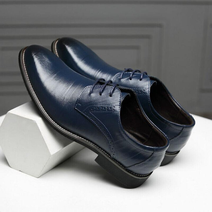 Premium men's oxford dress shoes, durable & polished, a staple for any formal wardrobe.