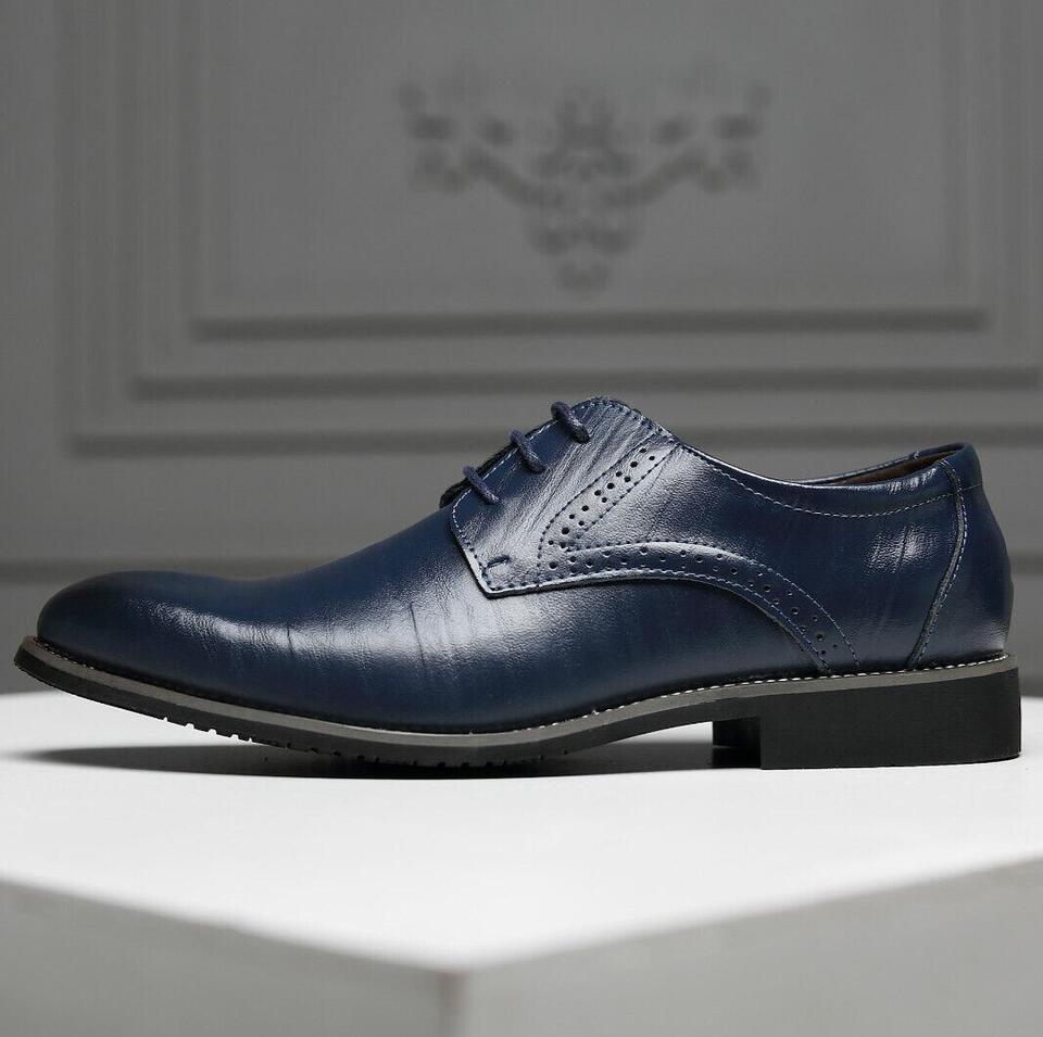 Close-up: Men's polished black oxford shoes, showing fine craftsmanship & lace-up detail.