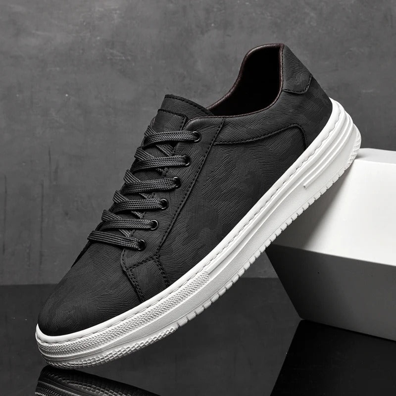 Close-up of Porto men's everyday sneakers, highlighting comfortable texture and classic lace-up design.
