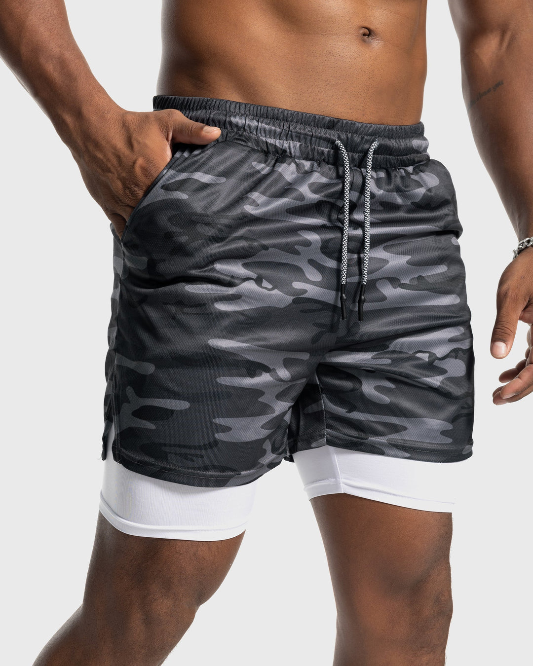 Men's Porto Kinetic workout shorts in navy, breathable mesh for effective cooling.