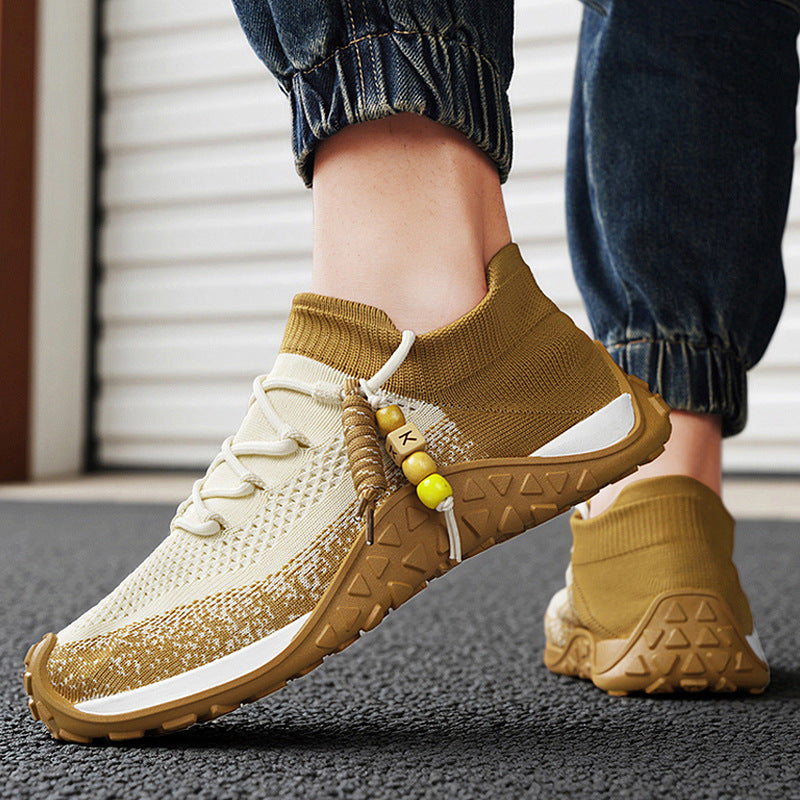 Lightweight brown men's sneakers, ideal for casual style and comfort.