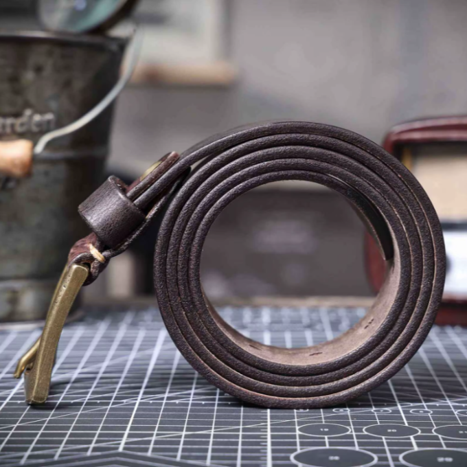 High-quality men's brown cowhide leather belt, showcasing its premium material and expert craftsmanship.