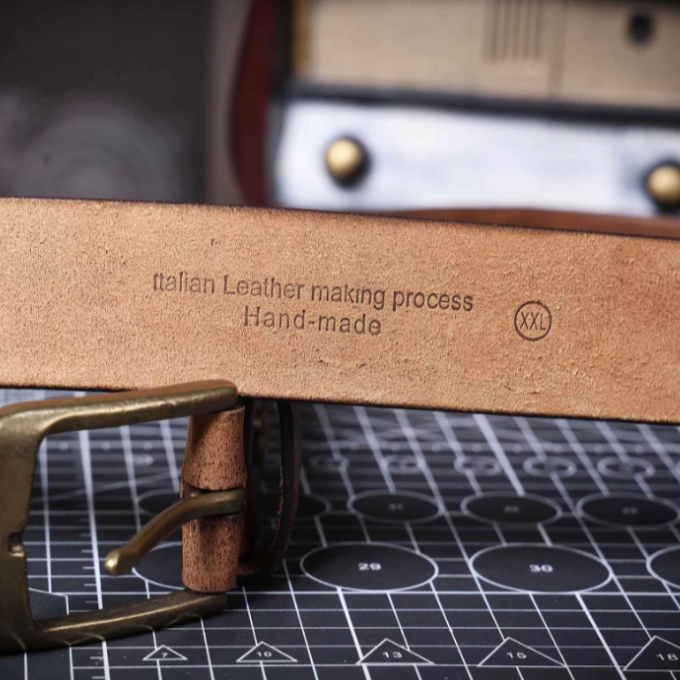 Men's versatile brown cowhide leather belt, a durable fashion accessory for both casual and formal wear.
