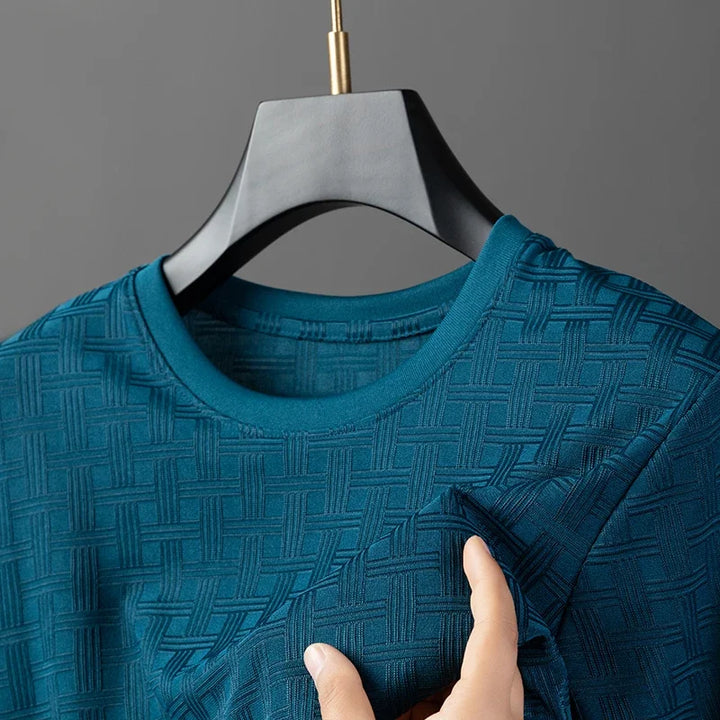 Stylish men's short sleeve t-shirt, versatile basic top for comfortable everyday wear and casual outfits.