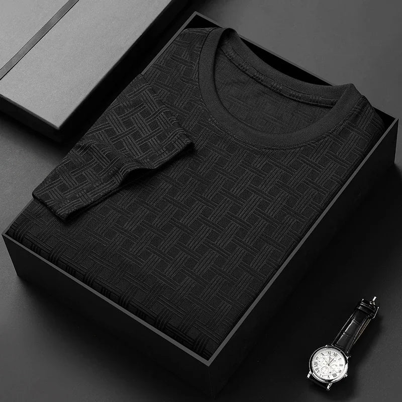 Stylish men's basic t-shirt, featuring a comfortable crew neck and soft material for effortless casual style.