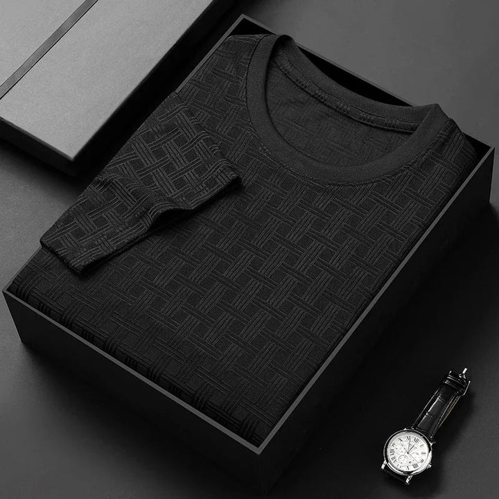 Stylish men's basic t-shirt, featuring a comfortable crew neck and soft material for effortless casual style.