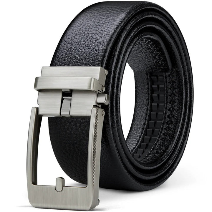 Stylish men's cowhide leather belt, an ultimate fashion accessory with a polished metal buckle.