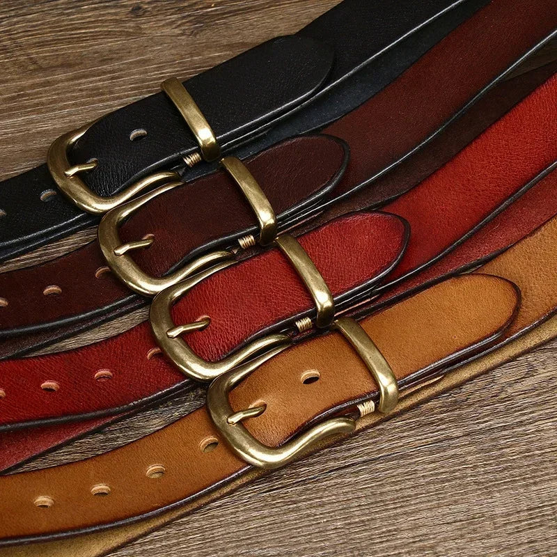 Long-lasting men's full-grain leather belt, designed for durability and classic men's fashion.
