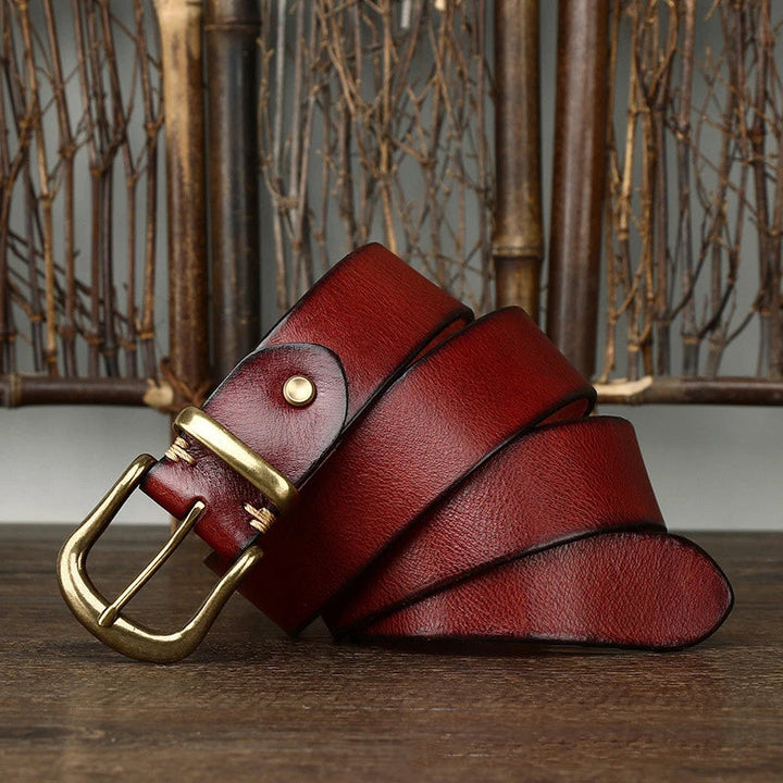 Sleek men's full-grain leather belt, a sophisticated accessory for dress or casual outfits.