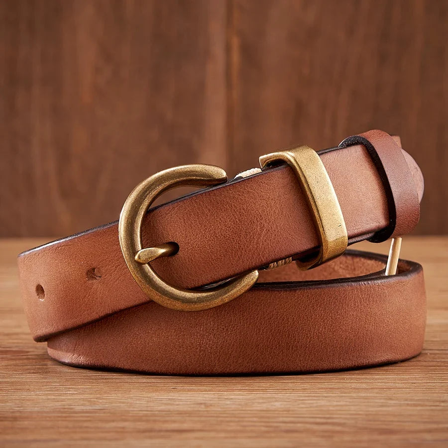 High-quality men's full-grain leather belt, premium accessory with a polished brass buckle.