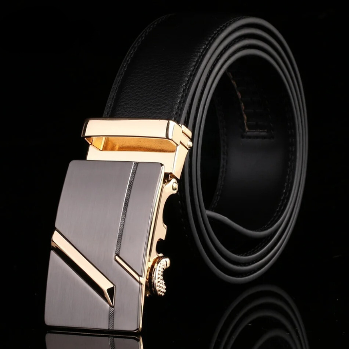 Versatile men's leather belt with an automatic ratchet buckle. Ideal for both dress and casual outfits.