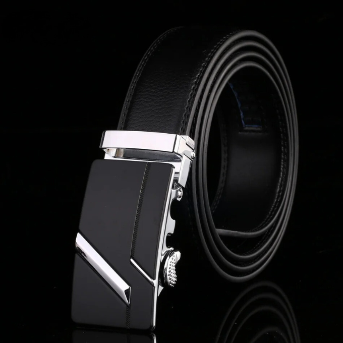 Smooth genuine leather men's casual belt, enhanced with an easy-to-use automatic ratchet buckle.