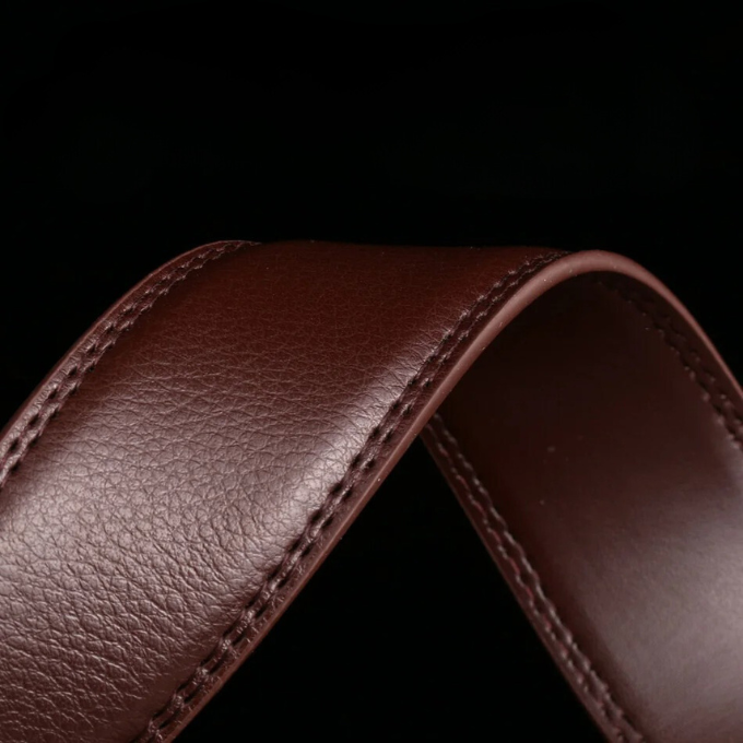 Unbuckled genuine leather men's belt, highlighting the innovative automatic ratchet buckle design.